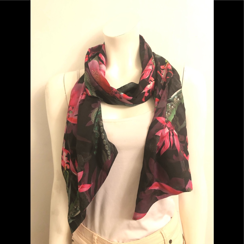 Designer scarf